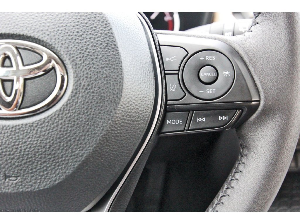 Used 2025 Toyota RAV4 XLE Premium w/ Blackout Package (GST) FWD image 21