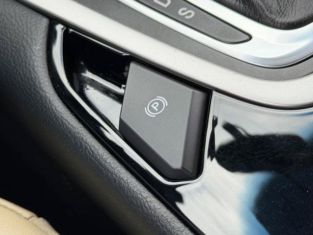 Certified 2018 Ford Edge SEL w/ Equipment Group 201A FWD image 27