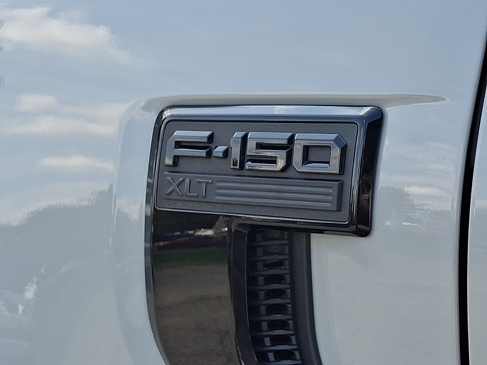 Certified 2024 Ford F150 XLT w/ Equipment Group 302A MID AWD/4WD image 33