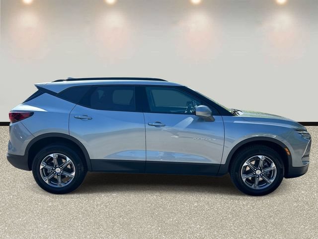 Used 2023 Chevrolet Blazer LT w/ Convenience Package FWD image 4
