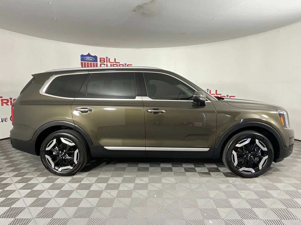 Used 2024 Kia Telluride S w/ S Sunroof Package FWD image 2