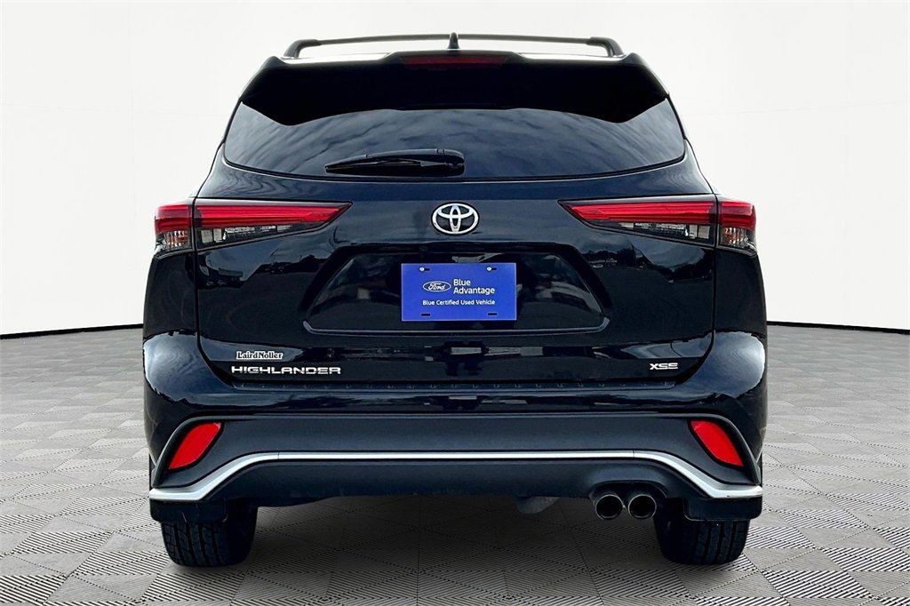 Used 2022 Toyota Highlander XSE image 3