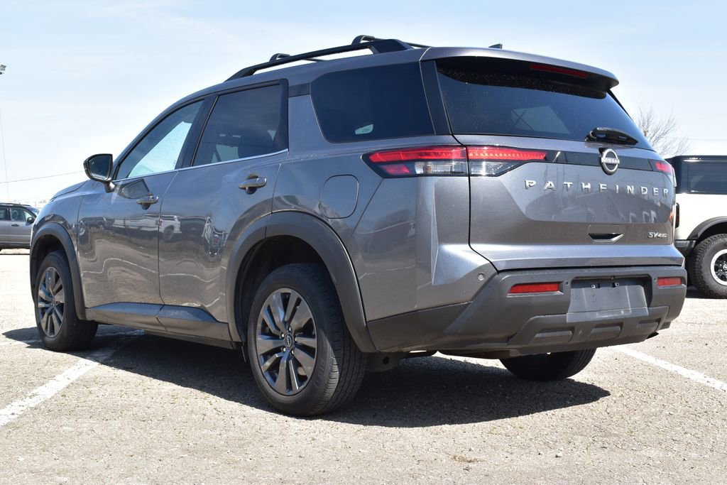 Used 2024 Nissan Pathfinder SV image 2