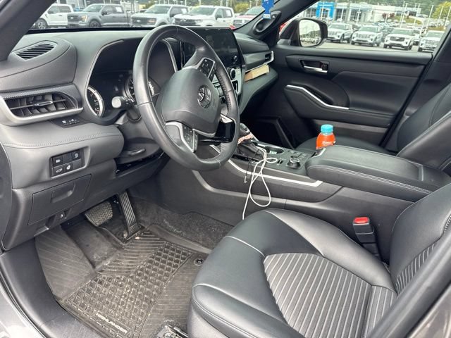 Used 2024 Toyota Highlander XSE AWD/4WD image 13