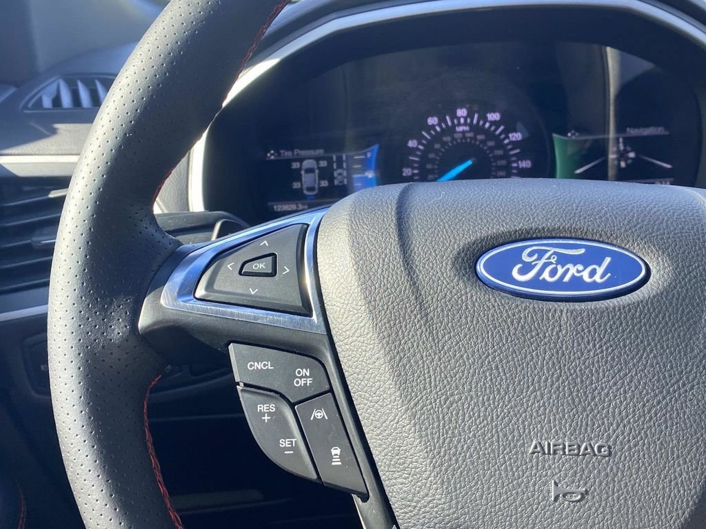 Certified 2020 Ford Edge ST-Line w/ Cold Weather Package AWD/4WD image 32