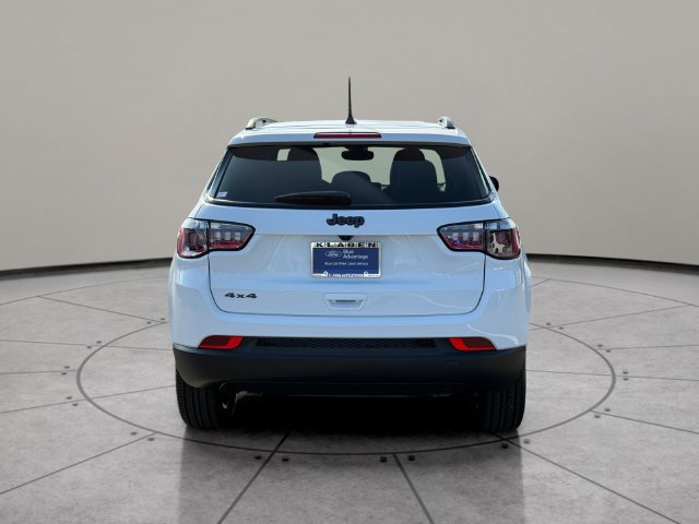 Used 2026 Jeep Compass Latitude AWD/4WD image 9