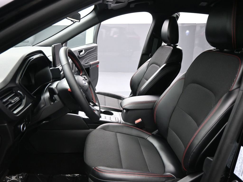 Certified 2025 Ford Escape ST-Line image 10