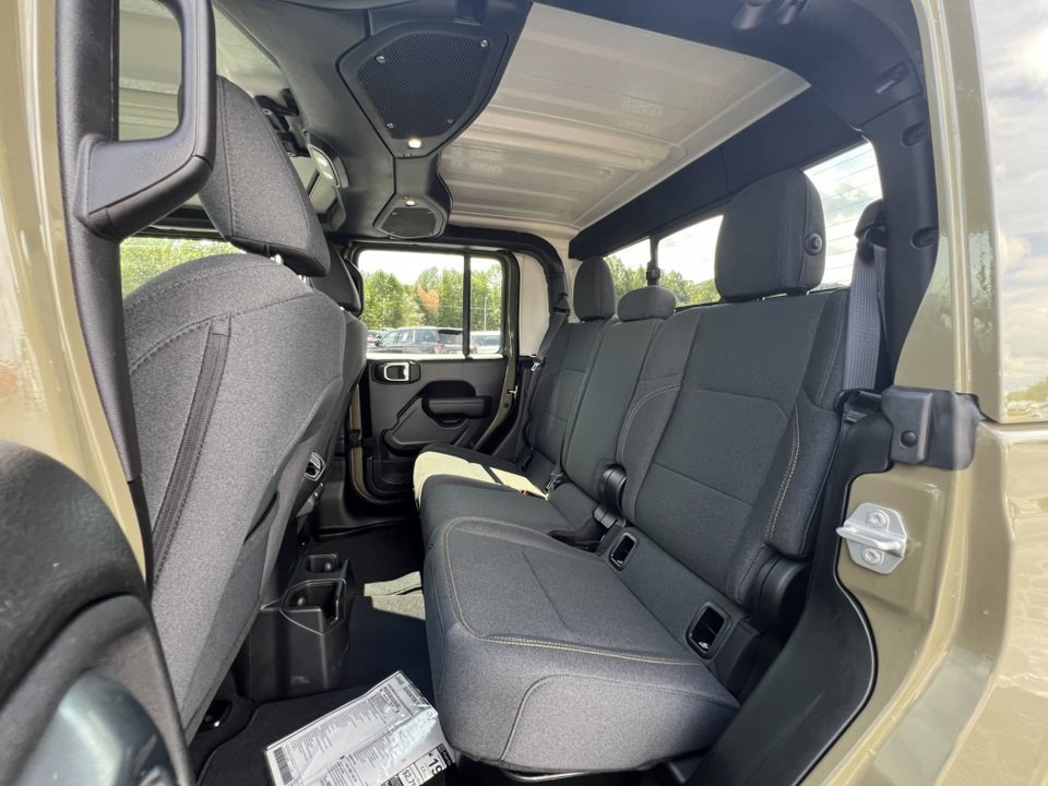 Used 2025 Jeep Gladiator Sport image 16