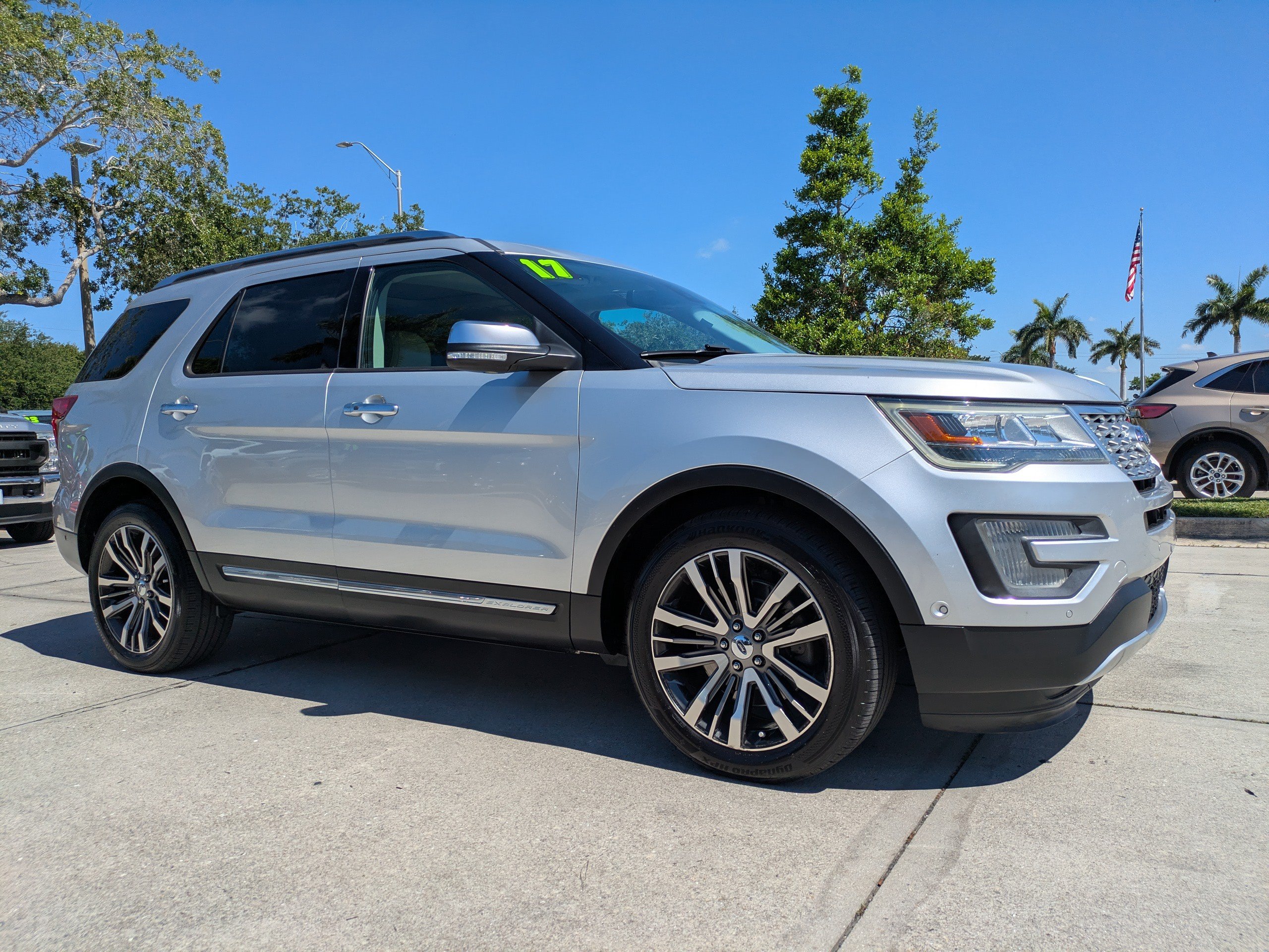 Certified 2017 Ford Explorer Platinum AWD/4WD image 2