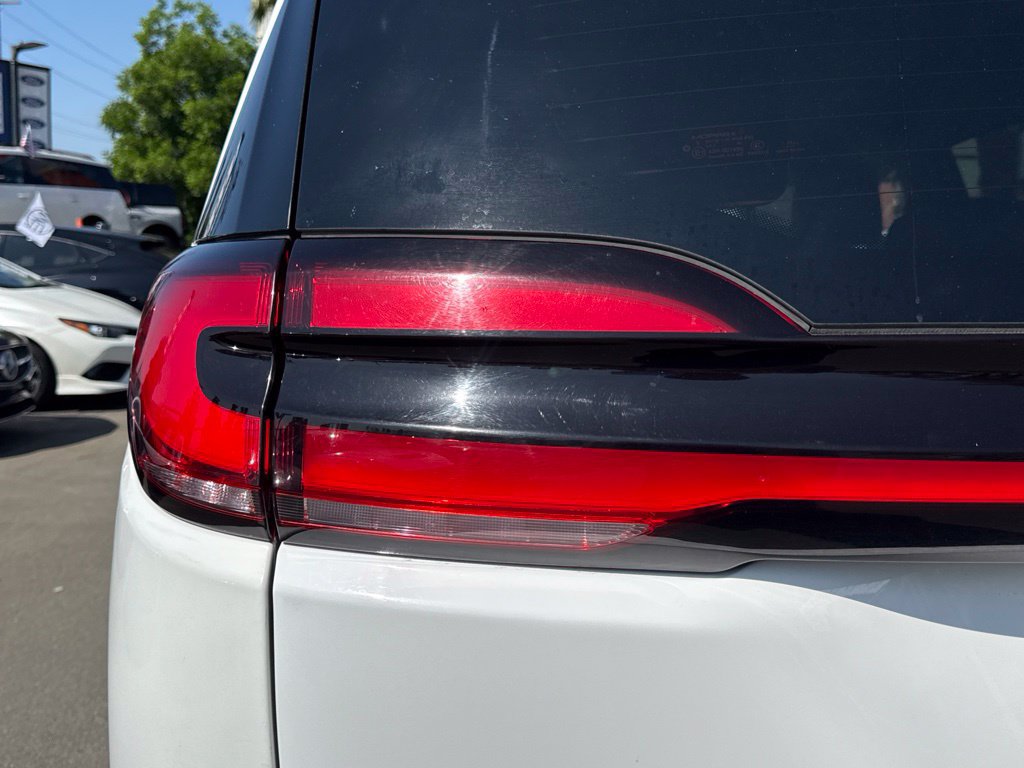 Used 2024 Chrysler Pacifica Touring-L FWD image 15