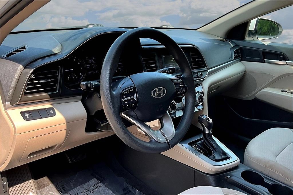 Used 2019 Hyundai Elantra SE FWD image 18