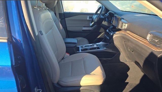 Certified 2023 Ford Explorer Limited w/ Equipment Group 301A image 6