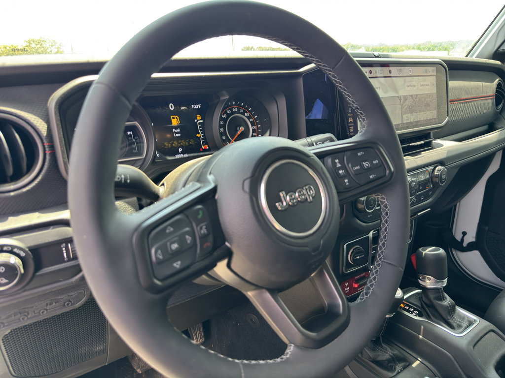 Used 2025 Jeep Gladiator Rubicon AWD/4WD image 14