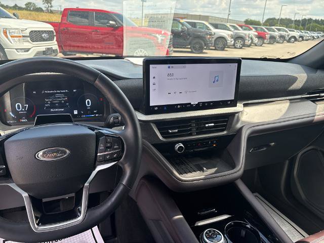 Certified 2025 Ford Explorer Platinum RWD image 11