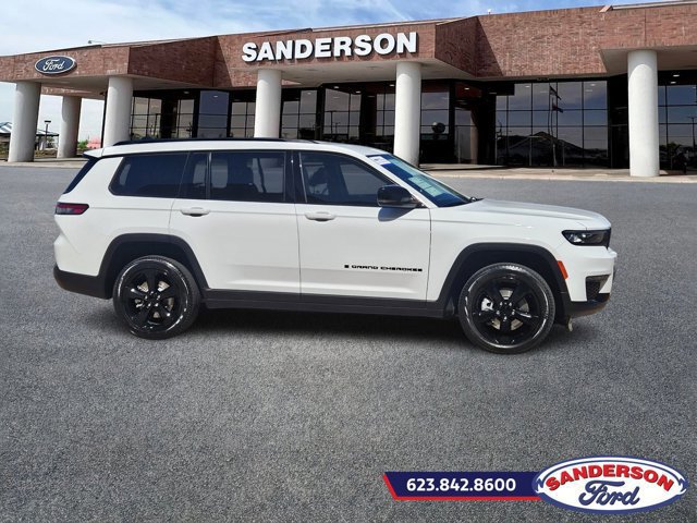 Used 2023 Jeep Grand Cherokee L Limited w/ Black Appearance Package image 6
