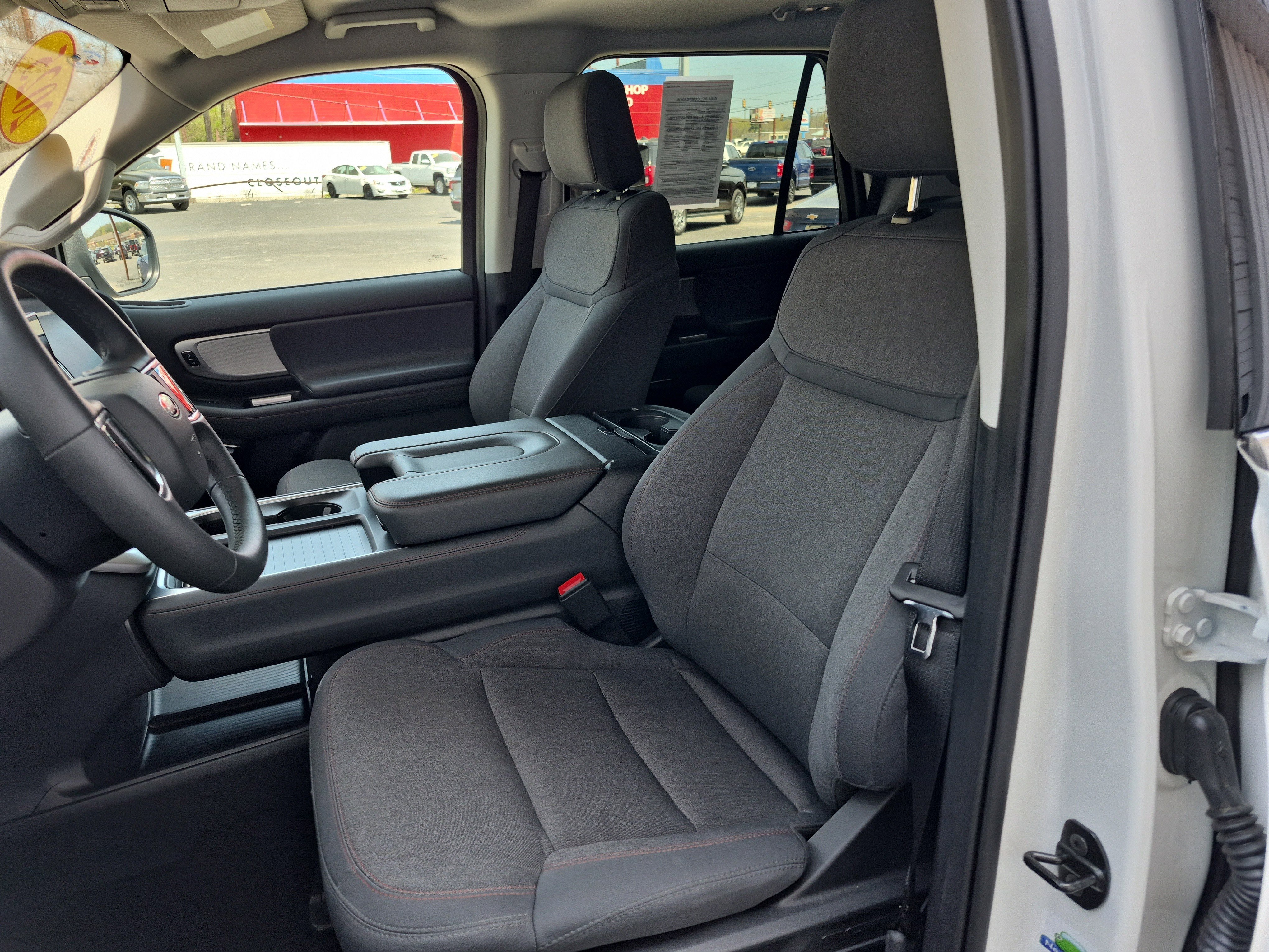 Certified 2025 Ford Expedition Active image 10