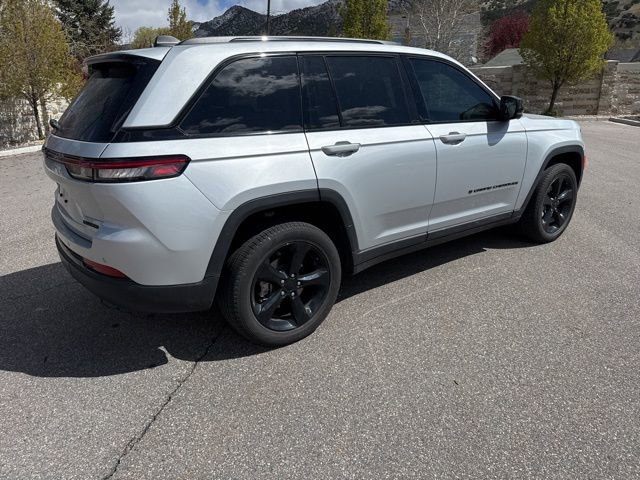 Used 2023 Jeep Grand Cherokee Limited w/ Luxury Tech Group II AWD/4WD image 9