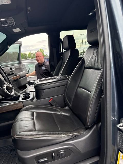 Used 2020 Chevrolet Silverado 2500 High Country w/ Technology Package AWD/4WD image 6
