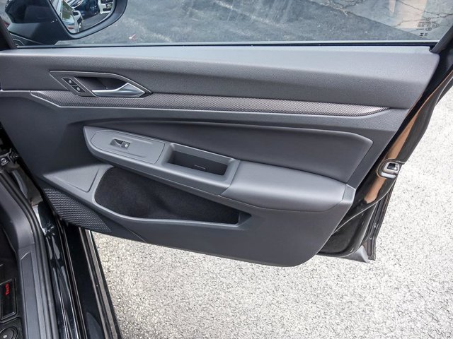 Used 2025 Volkswagen Golf AWD/4WD image 30