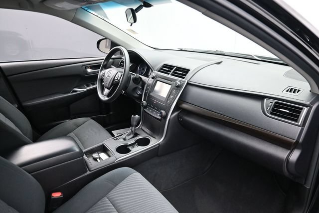 Used 2017 Toyota Camry LE FWD image 30