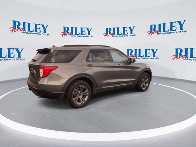 Certified 2023 Ford Explorer XLT w/ Equipment Group 202A AWD/4WD image 9
