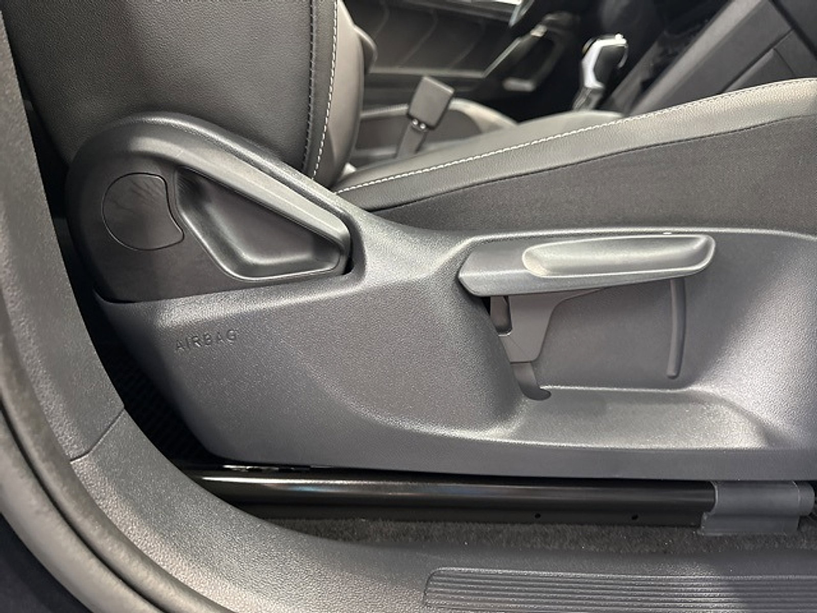 Used 2024 Volkswagen Tiguan SE image 54