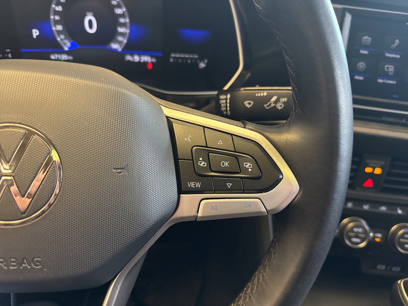 Used 2022 Volkswagen Jetta SE w/ Panoramic Sunroof Package image 18