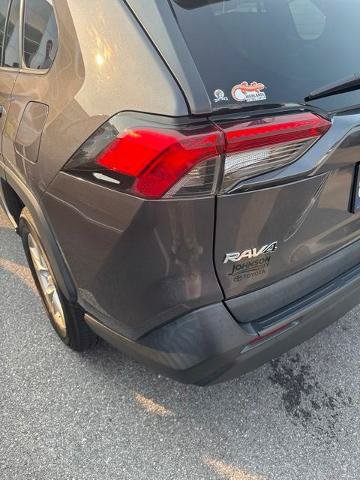 Used 2021 Toyota RAV4 XLE AWD/4WD image 17