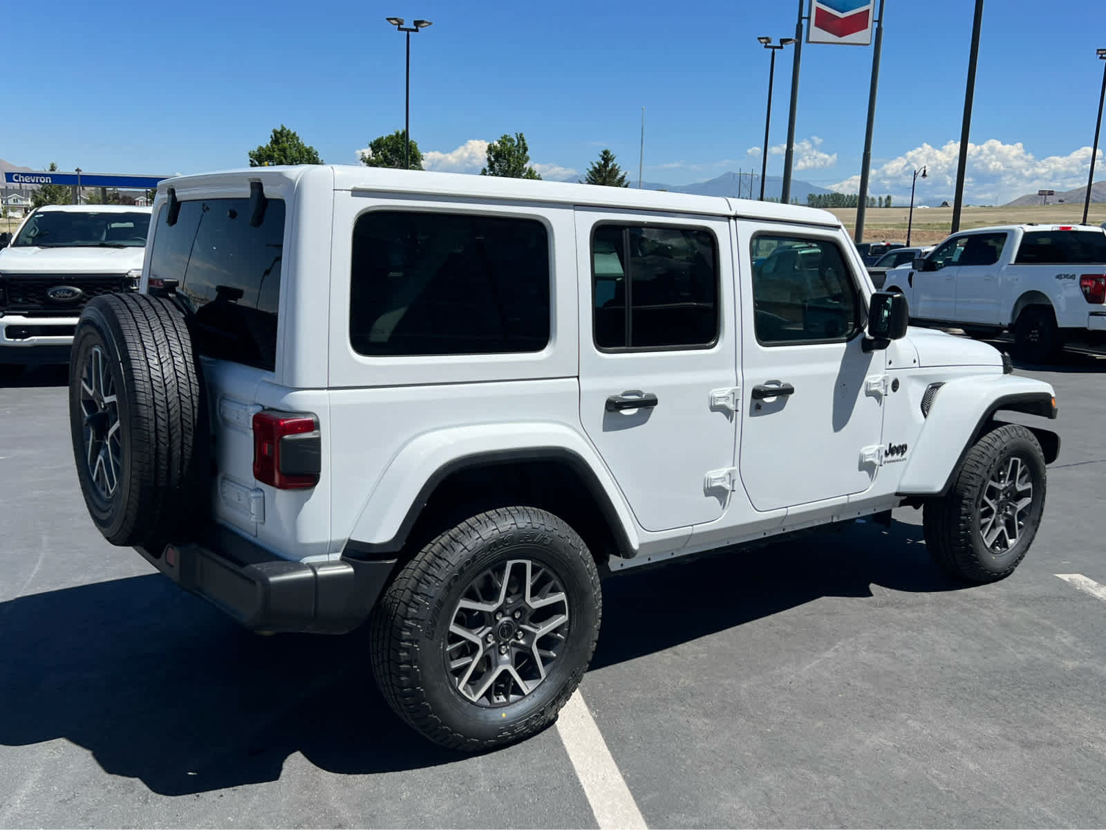 Used 2025 Jeep Wrangler Unlimited Sahara AWD/4WD image 7