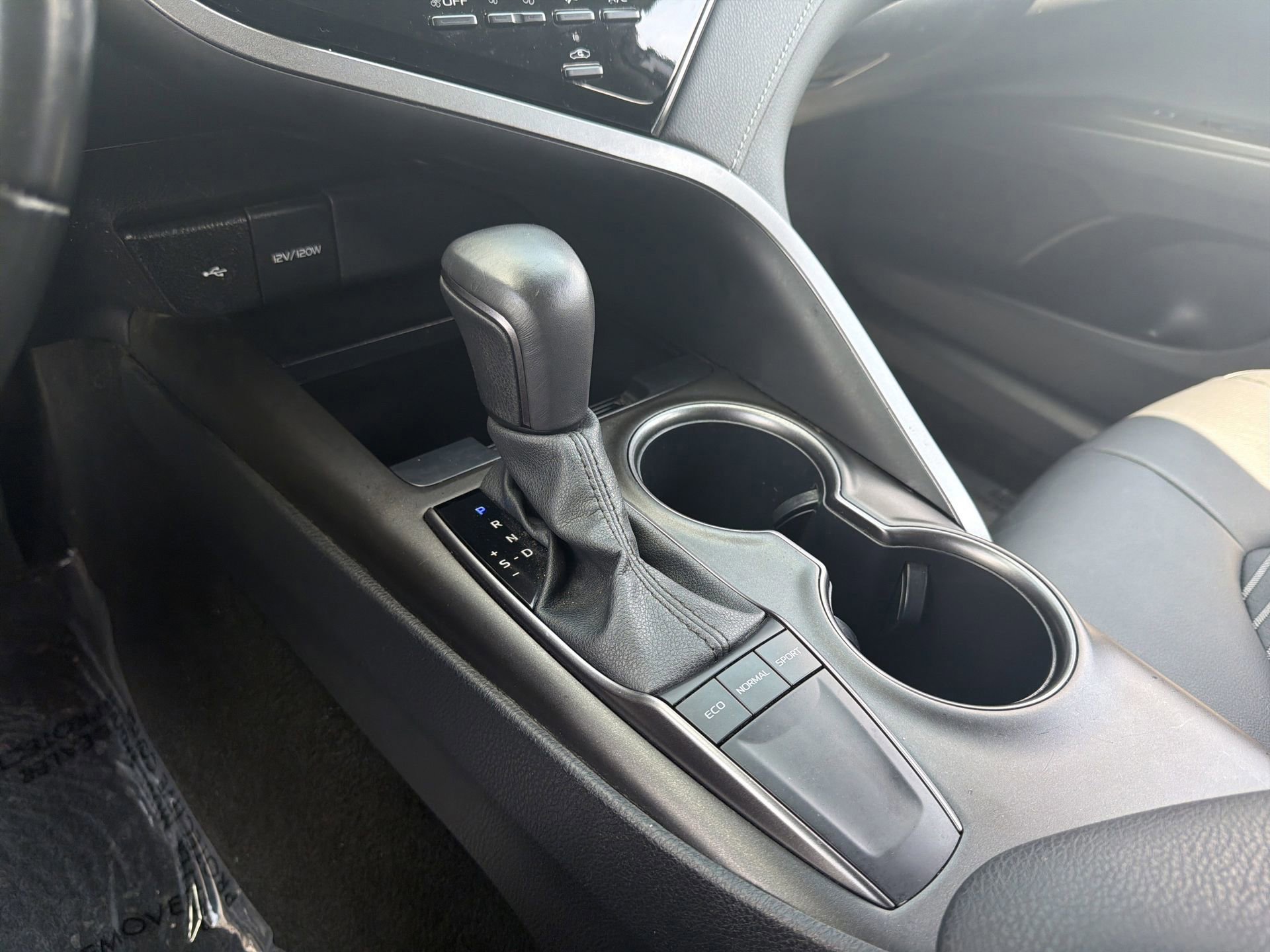 Used 2024 Toyota Camry SE w/ Convenience Package FWD image 12