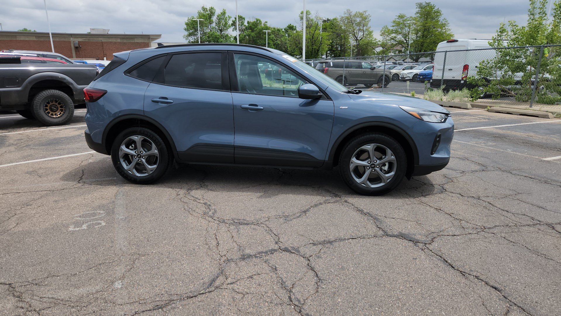 Certified 2025 Ford Escape ST-Line Select AWD/4WD image 17