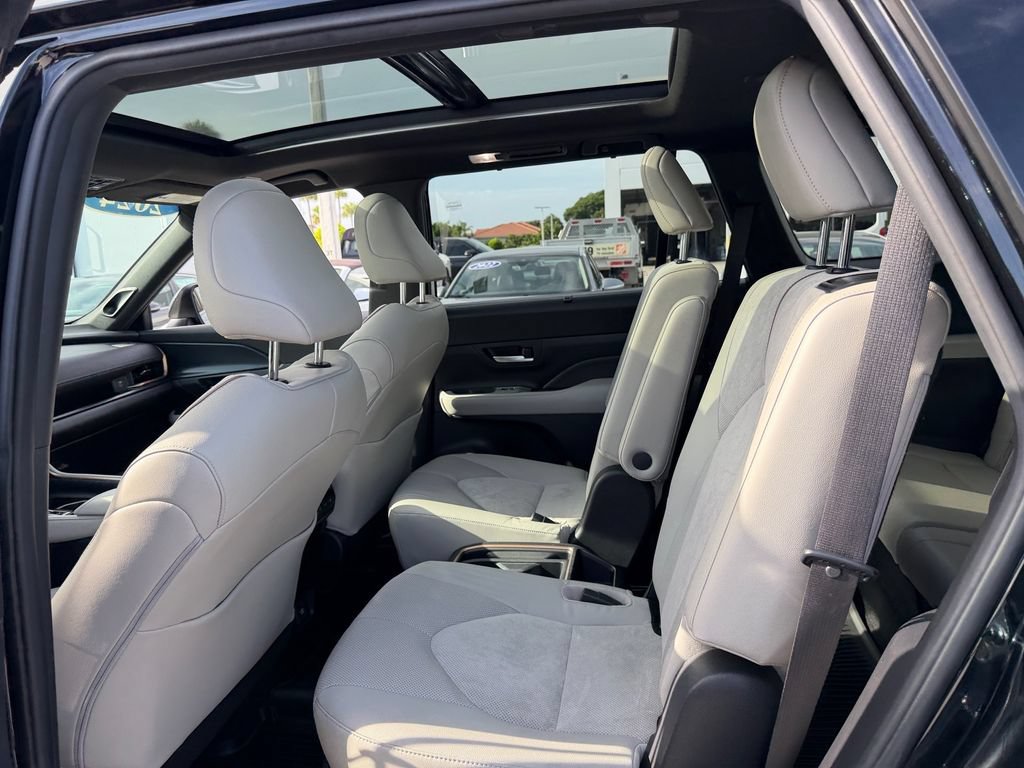 Used 2024 Toyota Grand Highlander AWD Hybrid image 12