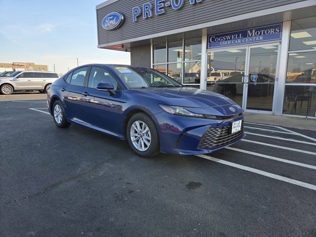 Used 2025 Toyota Camry LE image 8