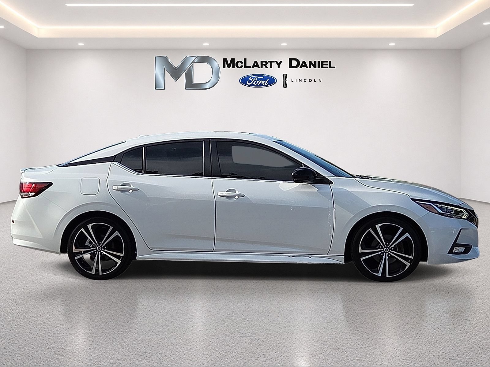 Used 2022 Nissan Sentra SR w/ SR Premium Package FWD image 6