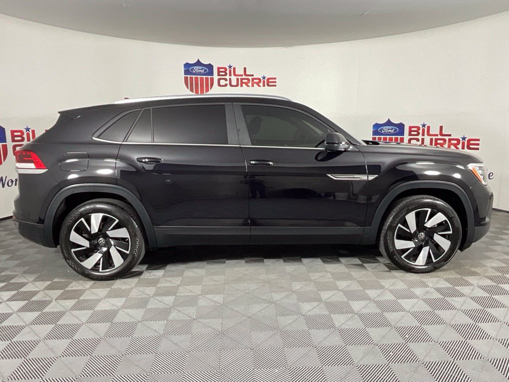 Used 2024 Volkswagen Atlas Cross Sport SE FWD image 2