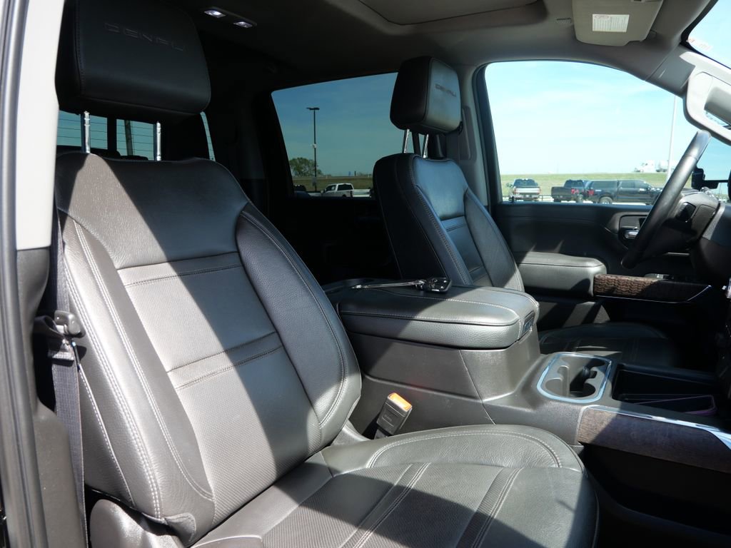 Used 2023 GMC Sierra 2500 Denali w/ Denali Black Diamond Edition image 22