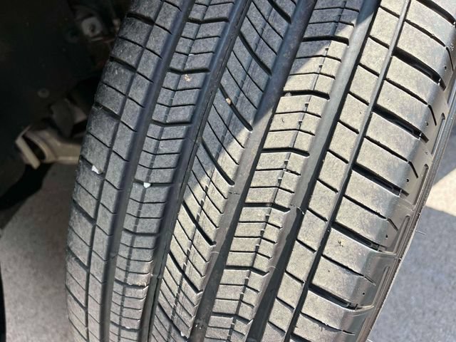 Used 2025 Jeep Grand Cherokee Altitude AWD/4WD image 12