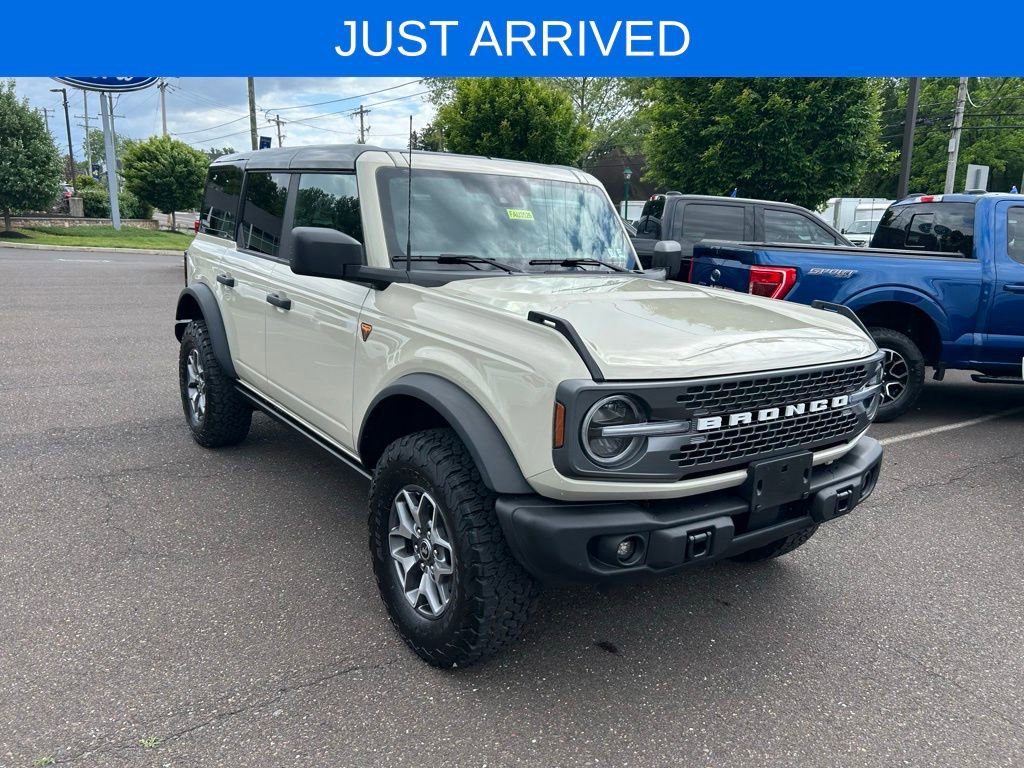 Certified 2025 Ford Bronco Badlands AWD/4WD image 3