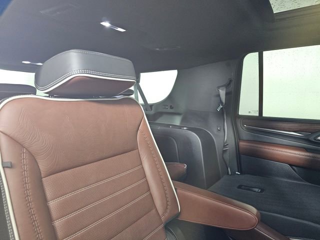 Used 2023 GMC Yukon XL Denali Ultimate AWD/4WD image 12
