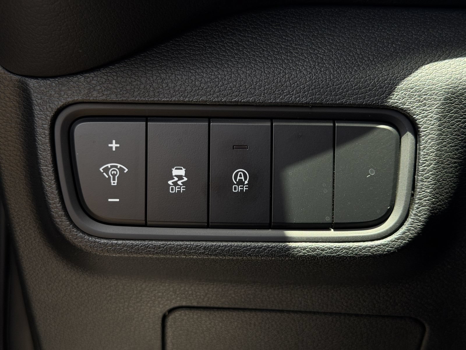 Used 2025 Kia Soul LX w/ LX Technology Package FWD image 23