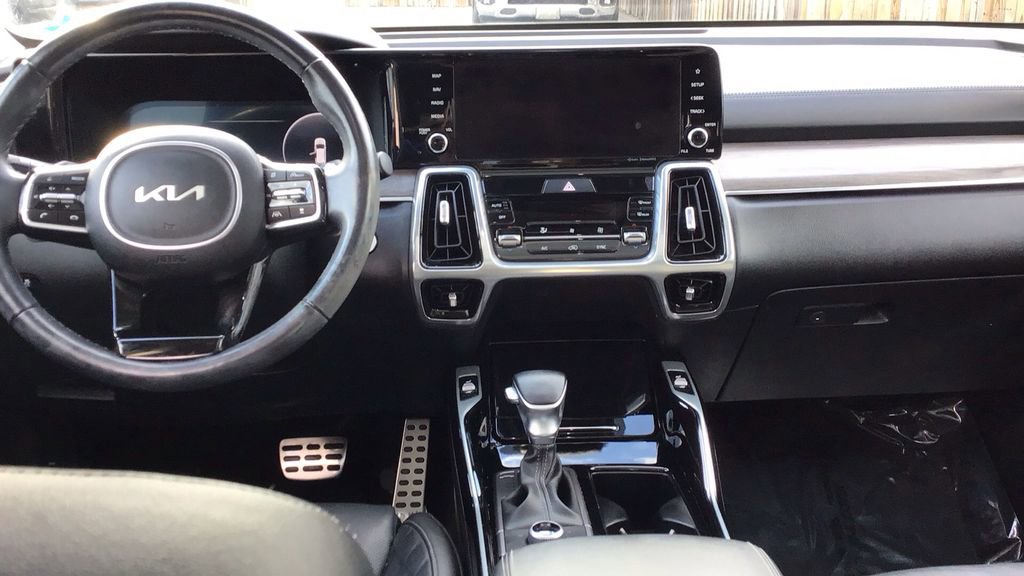 Used 2023 Kia Sorento SX Prestige image 16