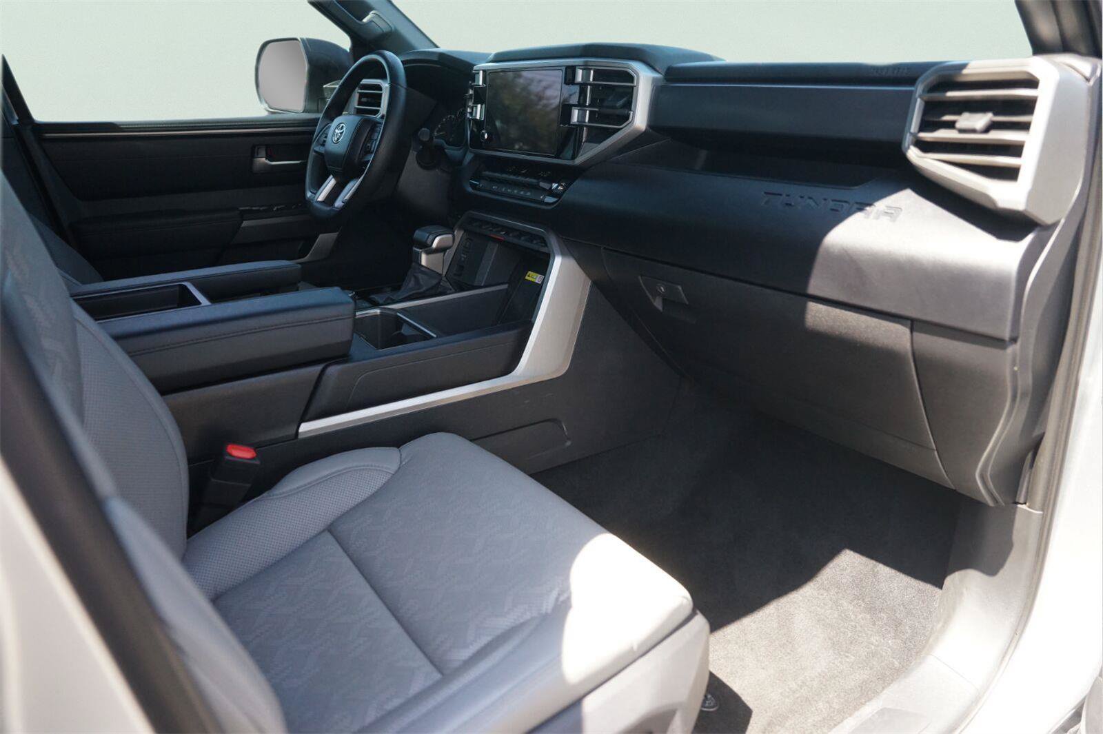 Used 2025 Toyota Tundra SR5 w/ SR5 Premium Package AWD/4WD image 17