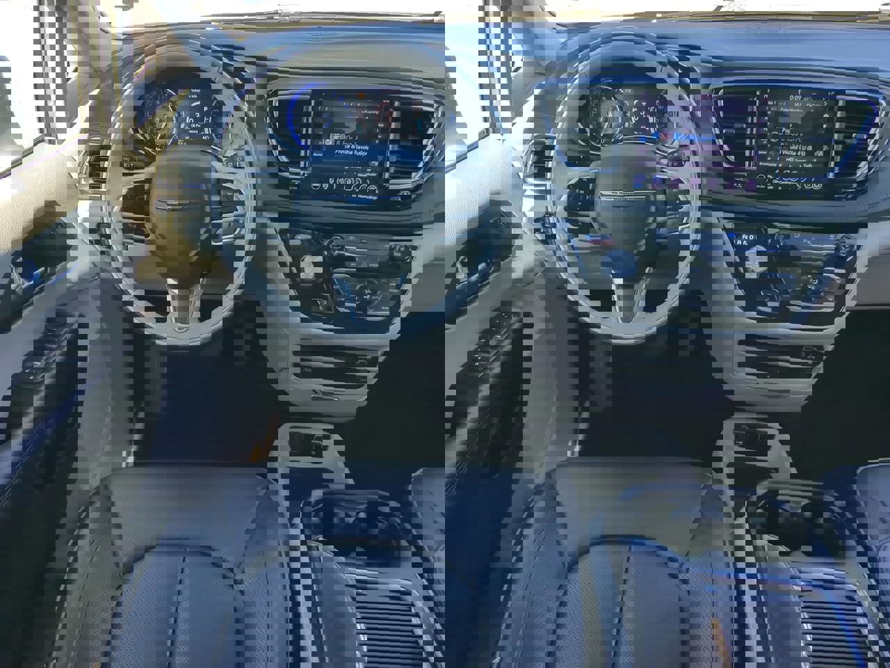 Used 2019 Chrysler Pacifica Limited w/ 8-pass Seating Package image 14