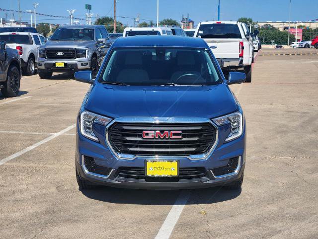 Used 2024 GMC Terrain SLE w/ Fleet Convenience Package FWD image 2