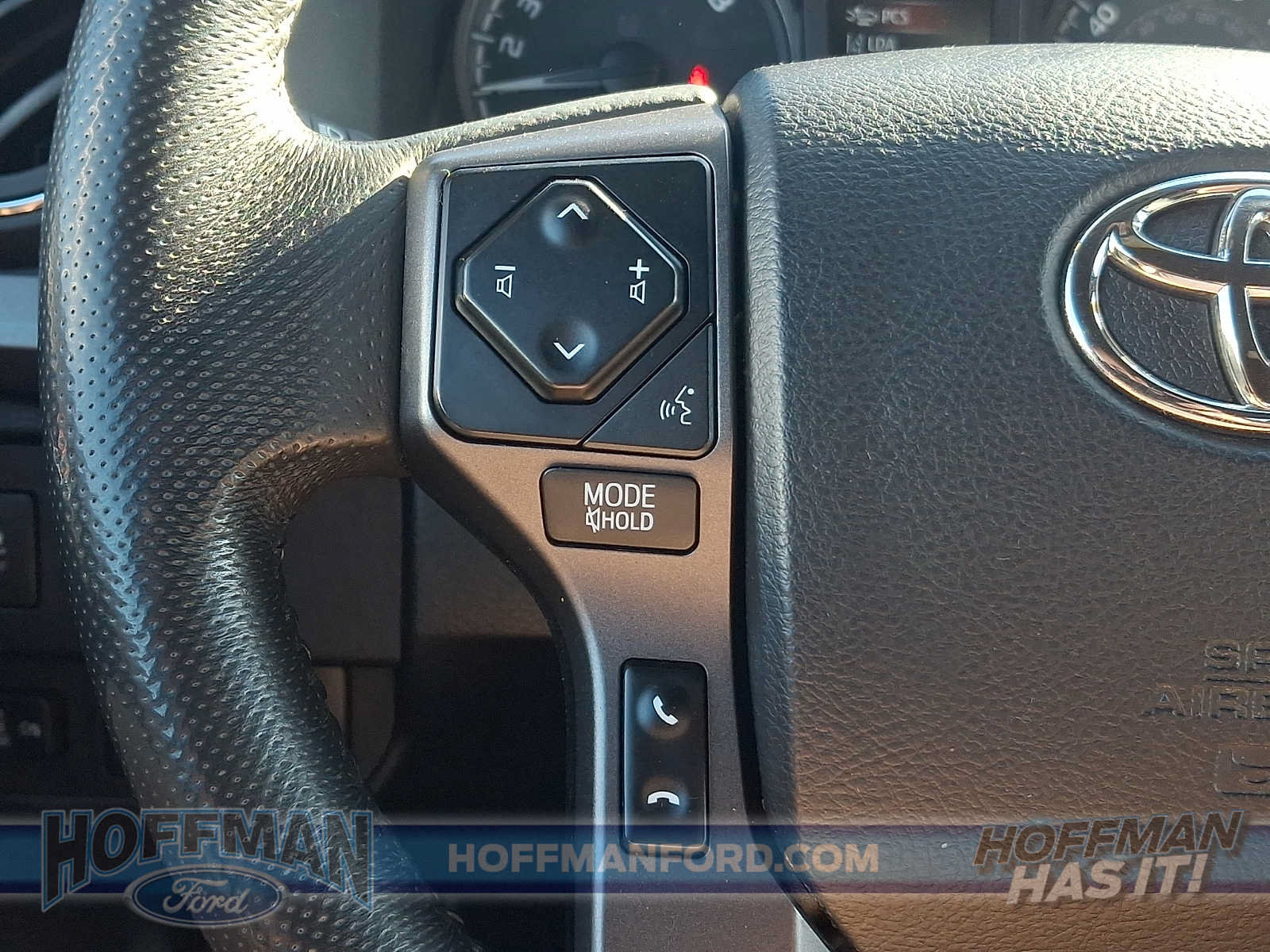 Used 2023 Toyota Tacoma TRD Off-Road w/ Technology Package AWD/4WD image 19