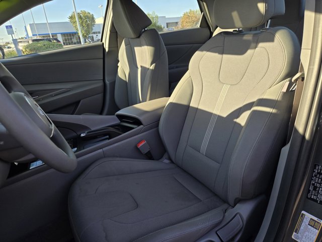 Used 2025 Hyundai Elantra SE FWD image 19