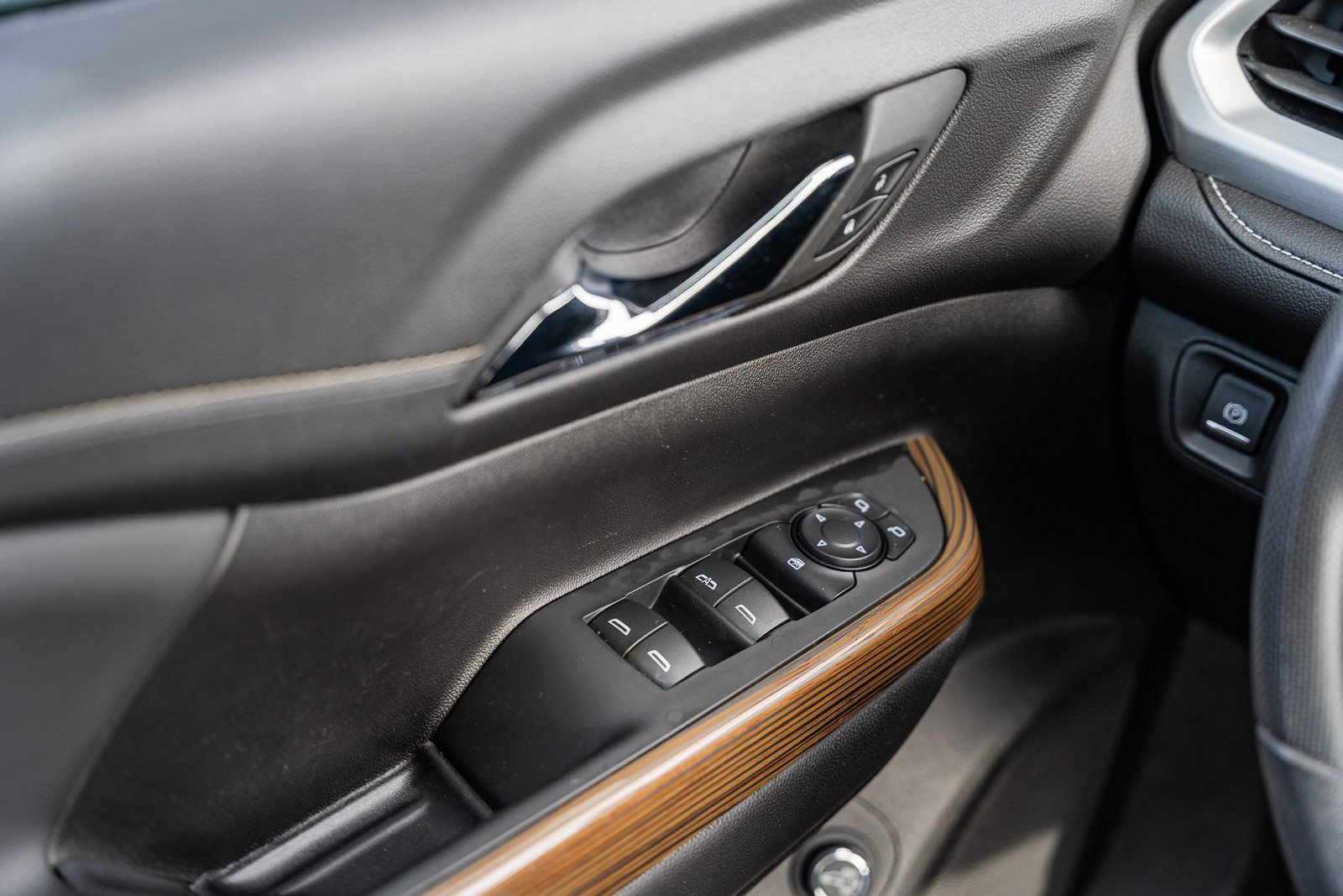 Used 2023 GMC Acadia SLE w/ Driver Convenience Package image 25