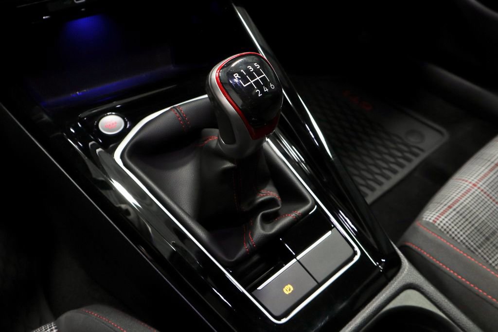 Used 2024 Volkswagen GTI SE FWD image 33