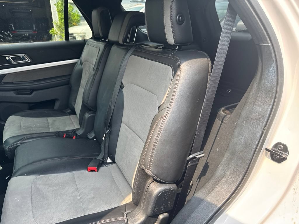 Certified 2017 Ford Explorer XLT w/ Equipment Group 202A AWD/4WD image 8