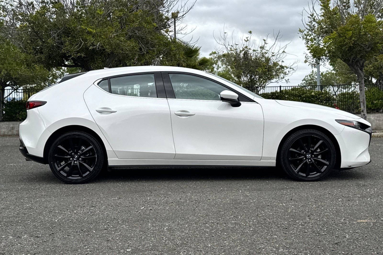 Used 2021 MAZDA MAZDA3 s FWD image 2